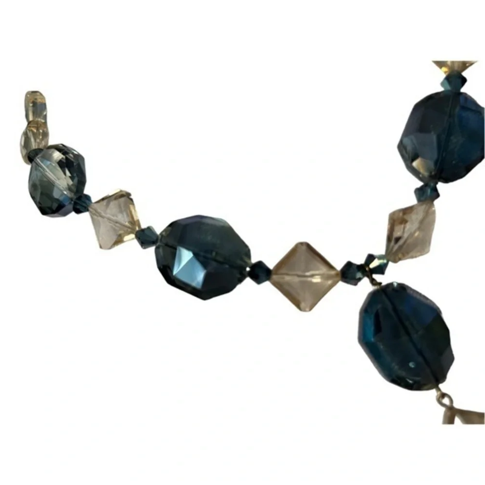 Beautiful Vintage Glass And Crystal Necklace